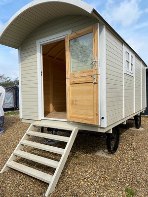 https://www.cabinsunlimited.co.uk/traditional-shepherds-hut/